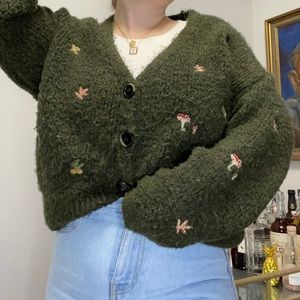 Size medium Zara knitted green sweater with fall details